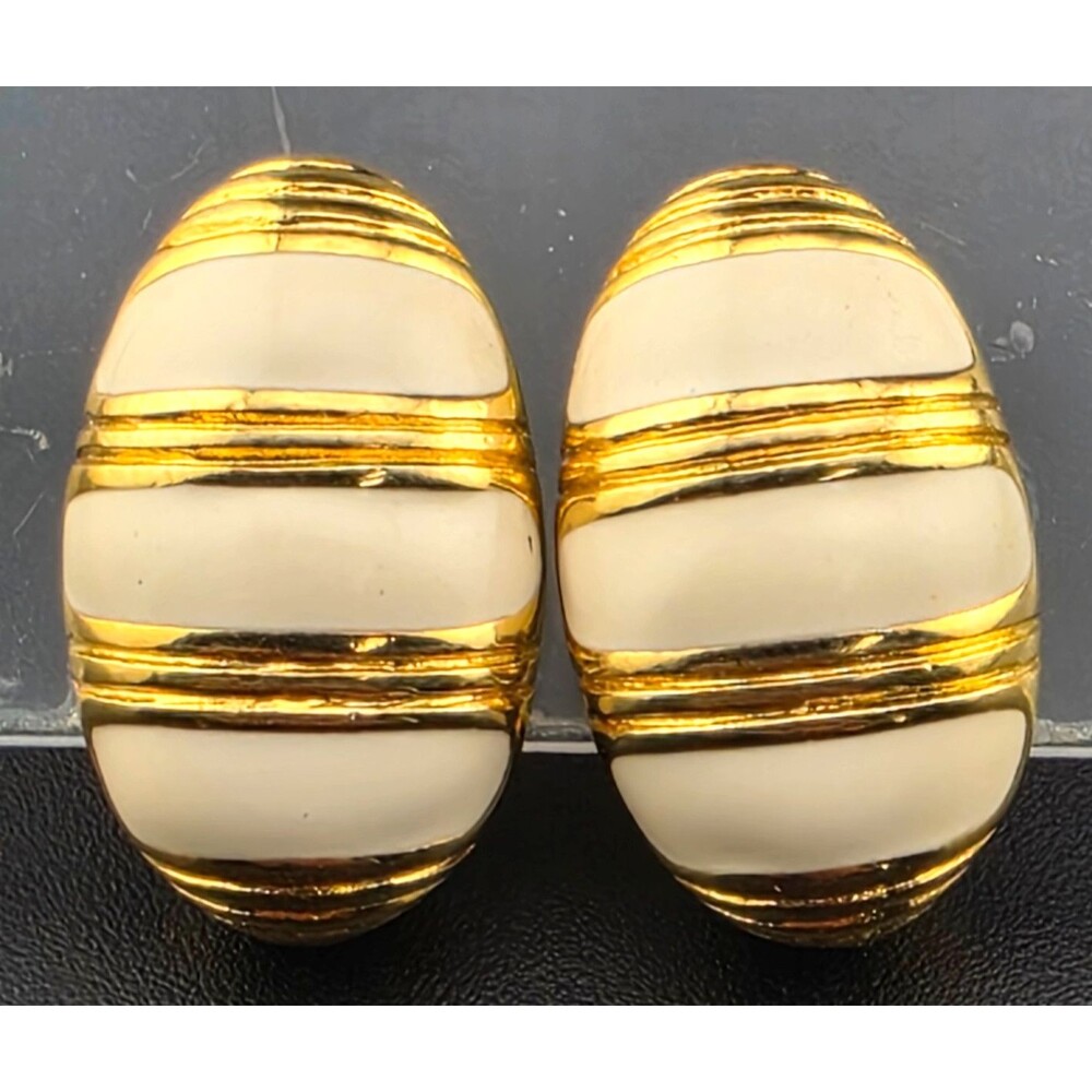 Vintage Signed Monet Cream Enamel Half Hoop Clip Earrings 7/8" Gold Tone